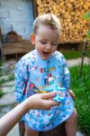 ucak-geliyor-sivi-gecirmez-mama-onlugu-ve-mama-kasigi-0-2-yas-unisex-mavi-kutuda-9402.jpg